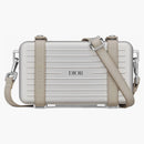 Osobní spojka Dior X Rimowa na hliníku na popruh