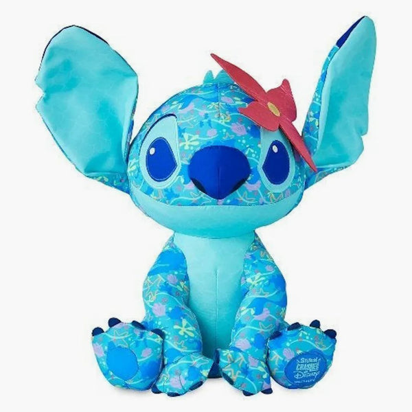 Disney Stitch havaruje plyšovou malou mořskou pannu