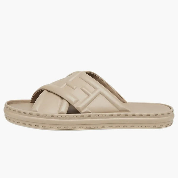 Fendi Crossover Band Sandal Beige präglade makro FF -motiv
