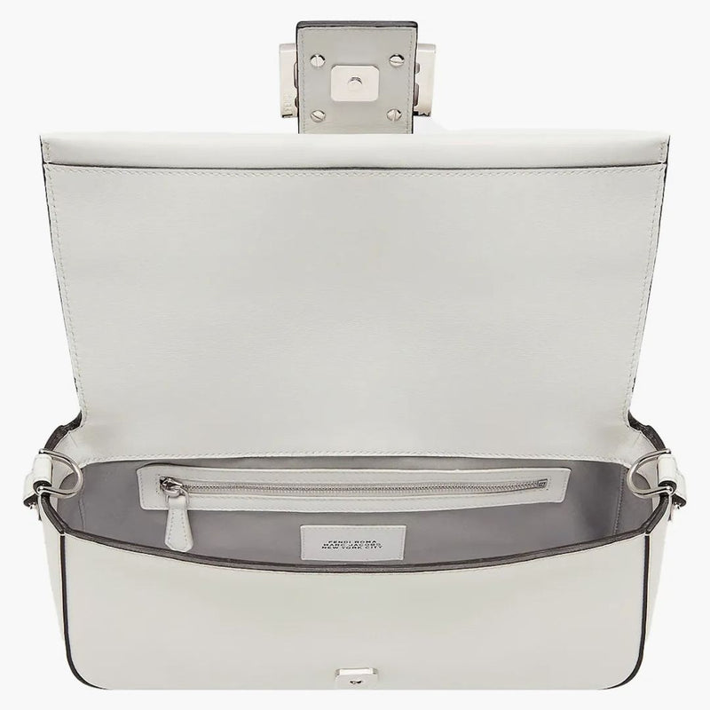Fendi av Marc Jacobs Baguette vit läderväska