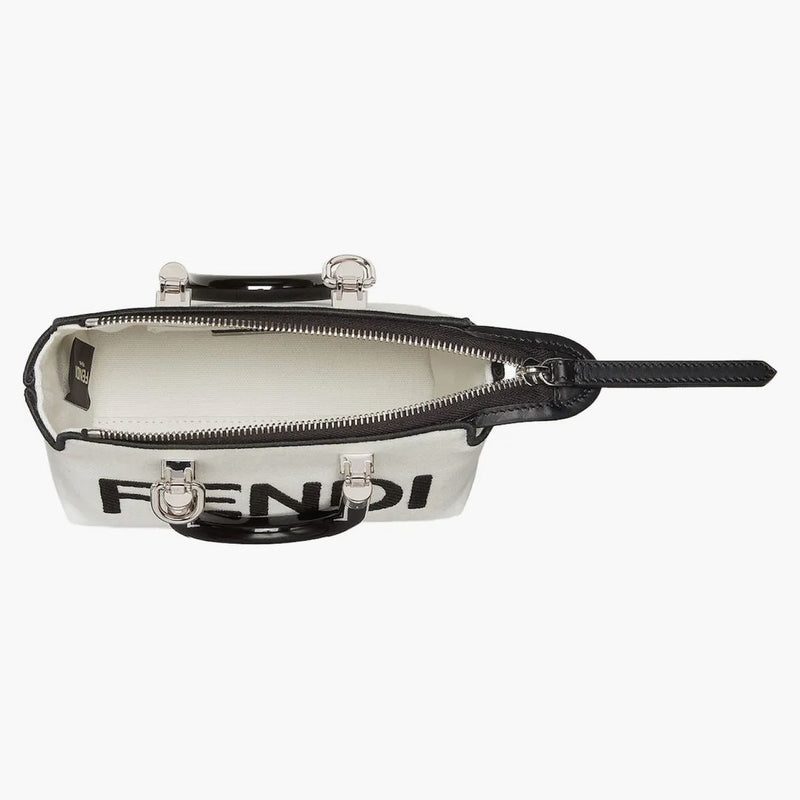 Fendi av Marc Jacobs förresten Mini White Canvas Small Boston Bag med Fendi Roma broderi