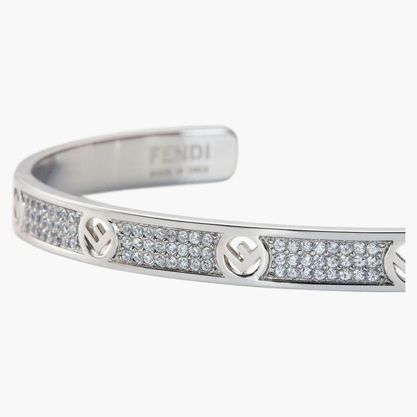 Fendi av Marc Jacobs F är Fendi-armband silverfärgat armband