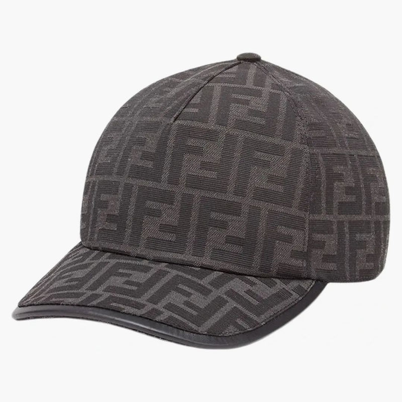 Fendi di Marc Jacobs ha un berretto da baseball in tessuto nero nero