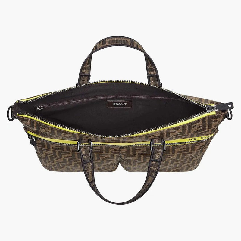 Fendi x frgmt x pokemon ff tyg väska shoppare brun