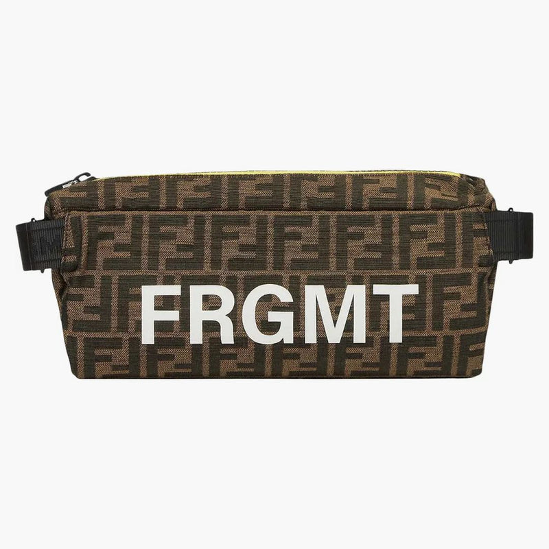 Fendi x frgmt x pokemon ff tyg bälte väska brun
