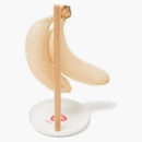 Replica di banana fatta umana e set di stand giallo