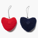 Keychain de corazón de ganchillo hecho por humanos Armada roja