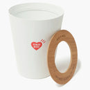 Humano hecho de basura redonda de basura blanca