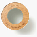 Humano hecho de basura redonda de basura blanca