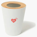 Humano hecho de basura redonda de basura blanca