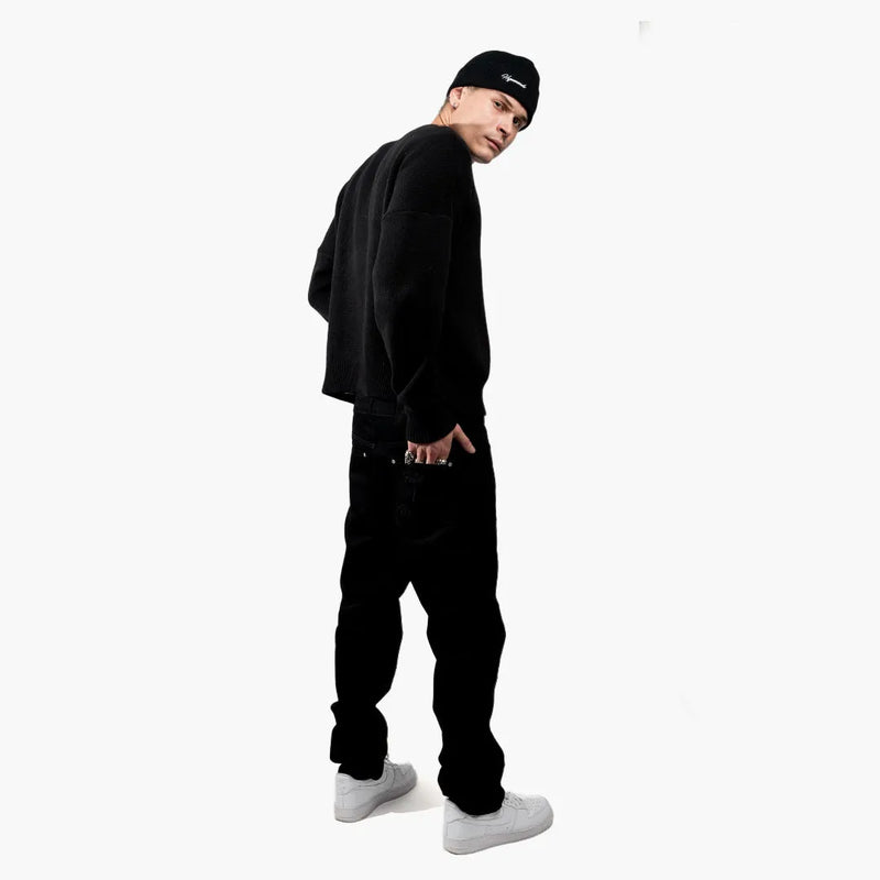Hypeneedz Basics Knit Sweater Model 3