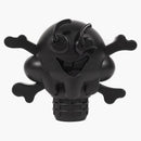 Zmrzlinové kužely a kosti jsou černé