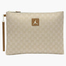 Jordan Monogram Pouch (0.69l) Coconut Milk