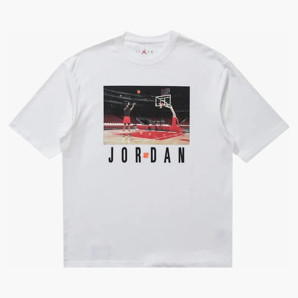 Jordan x neporažený volný házení tee bílý