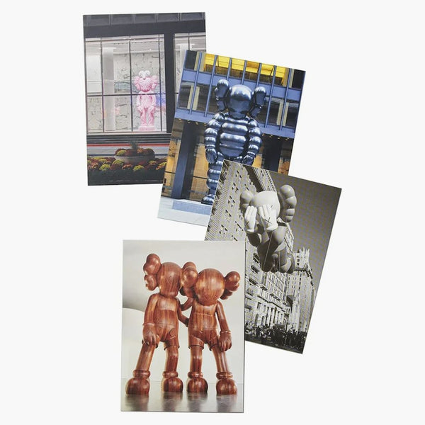 Kaws Brooklyn Museum monumentala skulpturer Vykortuppsättning av 4