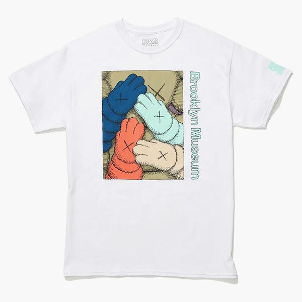Kaws Brooklyn Museum uppmanar t-shirt vit/solbränna
