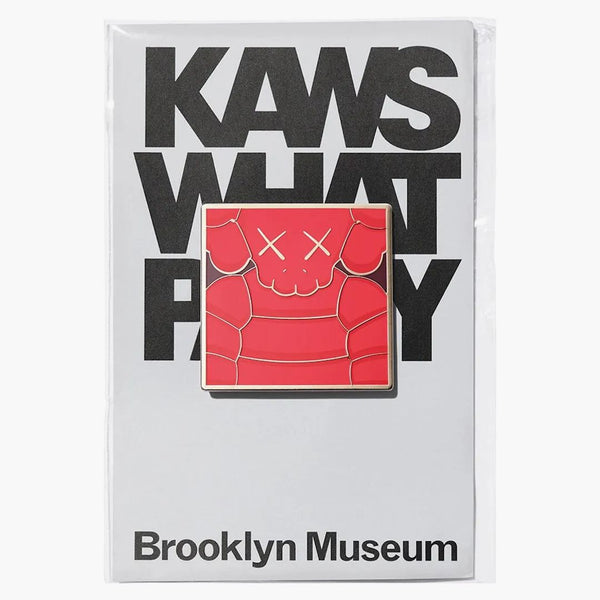 Kaws Brooklyn Museum vilken fest Square Pin Red