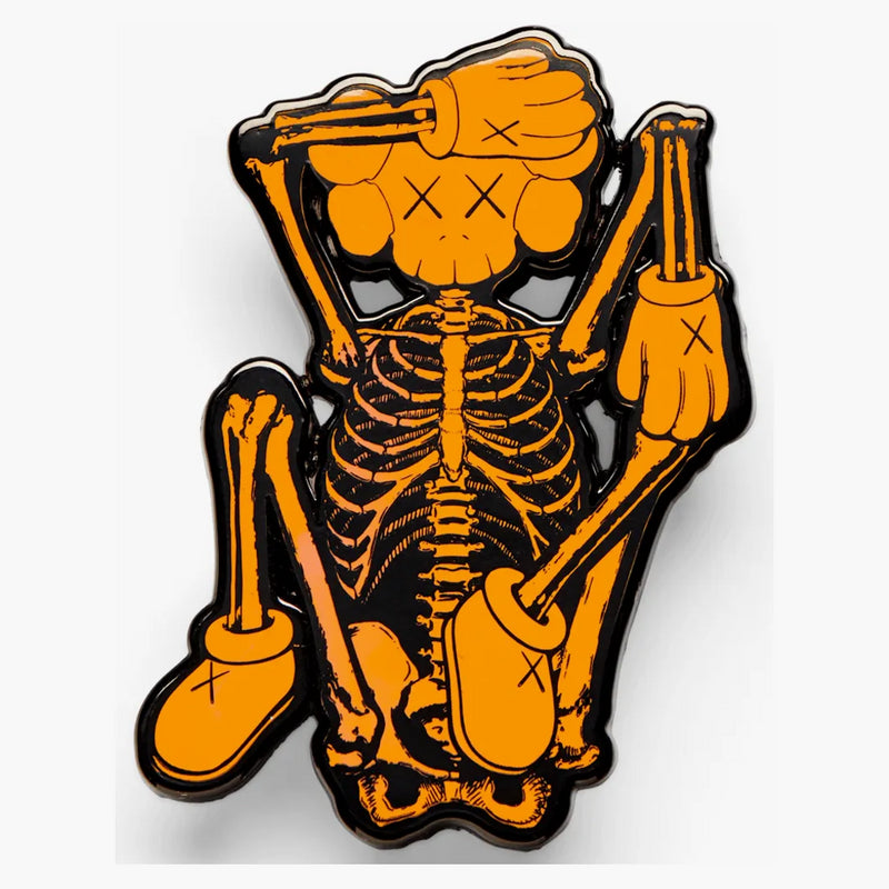 Pin kostru Kaws Orange