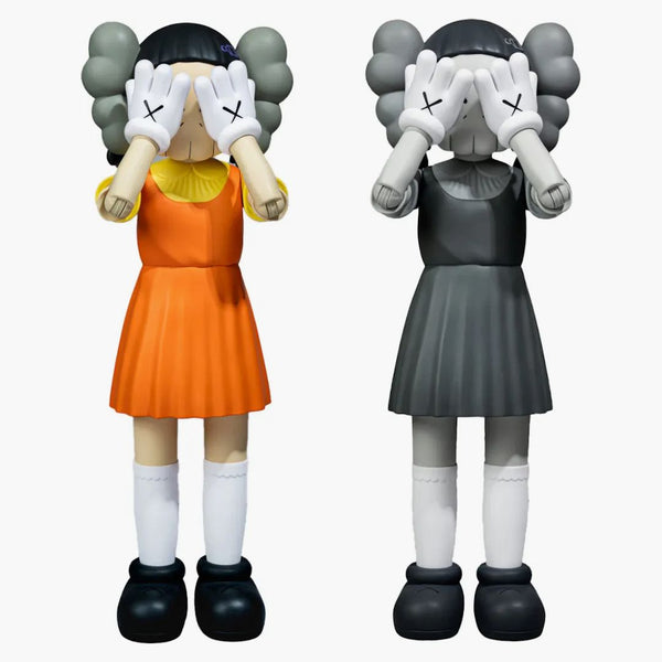 Kaws Young-hee Vinyl Figure Set