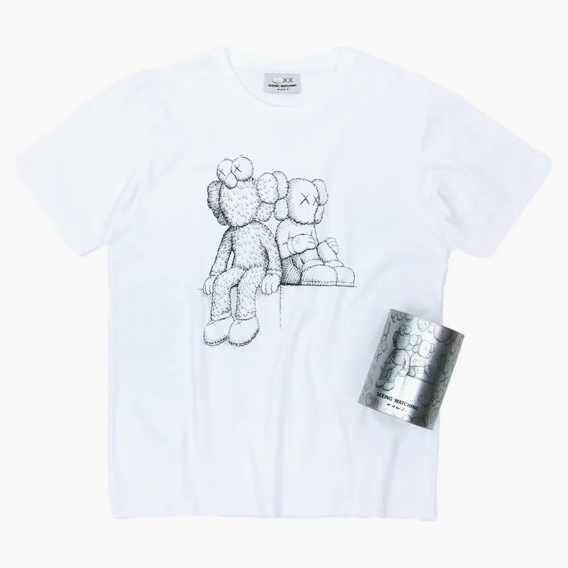 Kaws vidí/sleduje konzervovaný čaj bílý