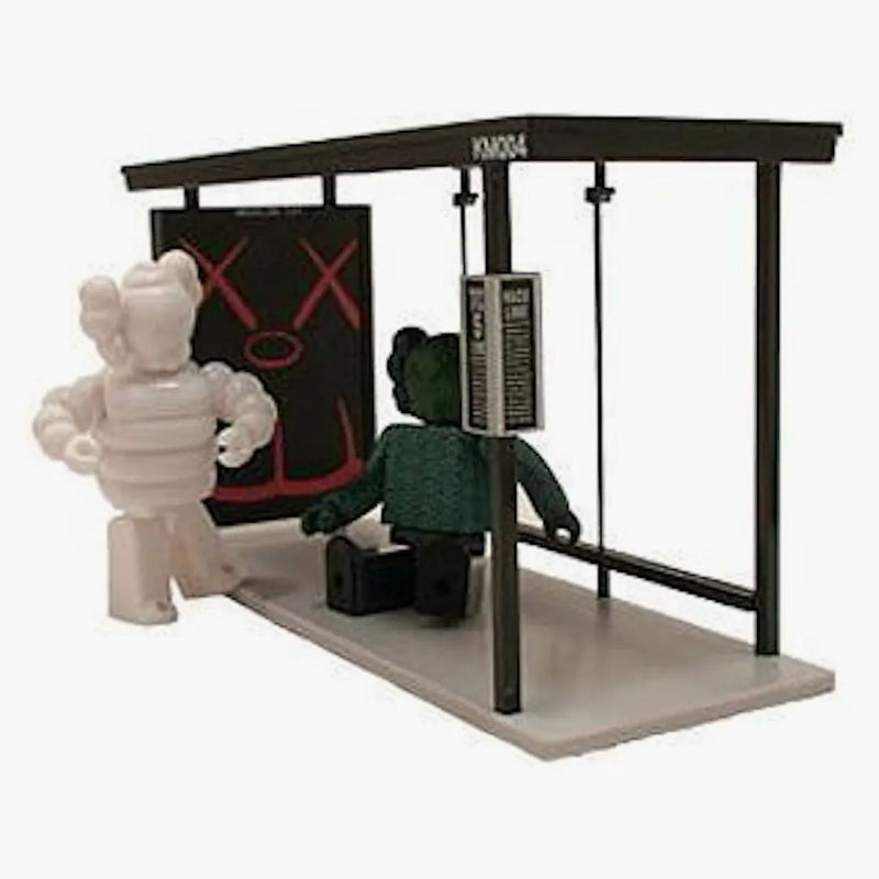 KAWS x Medicom Bus Stop Series Tom 4 Winylowa zabawka biała/zielona