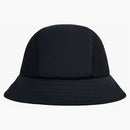 Kith Taylormade Nylon Camper Bucket tiene negro