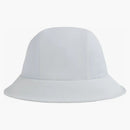 Kith Taylormade Nylon Camper Bucket tiene blanco