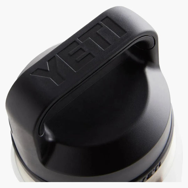 Kith trata la botella de buffos de cacao y Yeti blanca