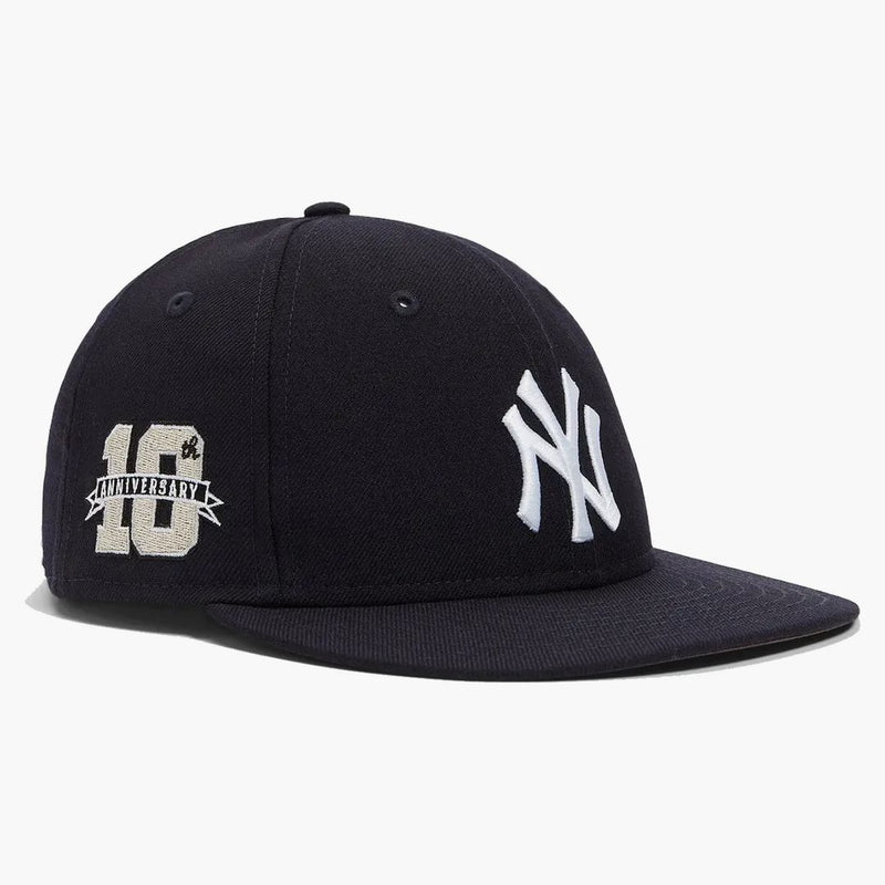 Kith för New Era New York Yankees 10 -årsjubileum Low Profil 59Fifty Fitted har slagskepp