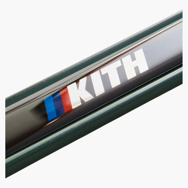 Kith X BMW Vitalidad en la placa del automóvil (FW24)