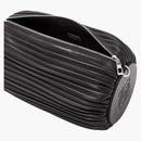 Bolsa de pulsera grande de Loewe en negro plisado negro