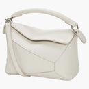 Bolsa de mini rompecabezas de Loewe en piel de becerro de grano suave blanca suave