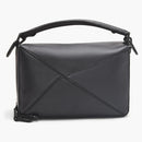 Bolsa de rompecabezas de Loewe en becerro satinado negro