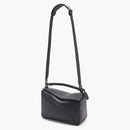 Bolsa de rompecabezas de Loewe en becerro satinado negro