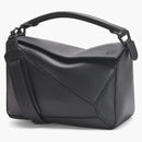Bolsa de rompecabezas de Loewe en becerro satinado negro