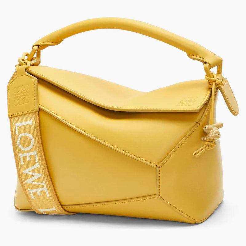 Sacca per bordo del puzzle loewe in pelle di vitello satinata piccola glassa giallo pallido