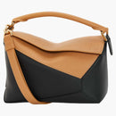 Bolsa de rompecabezas pequeña de Loewe en el clásico desierto/negro de piel de pantorrilla