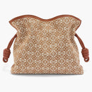 Embrague de Loewe Flamenco en anagrama Jacquard y ternero Tan/nuez