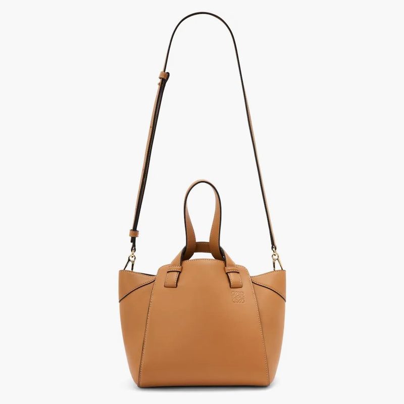 Loewe Hammock Nugget Bag i Nappa Calfskin Warm Desert