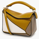 Loewe pusselväska i klassisk kalvskinn oker/mjuk vit