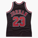 Mitchell & Ness Chicago Bulls 1995-96 Michael Jordan Authentic Jersey Black