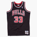 Mitchell & Ness Chicago Bulls Alternate 1995-96 Scottie Pippen Swingman Jersey Black