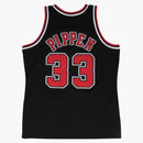 Mitchell & Ness Chicago Bulls Alternate 1997-98 Scottie Pippen Swingman Jersey Black