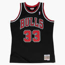 Mitchell & Ness Chicago Bulls Alternate 1997-98 Scottie Pippen Swingman Jersey Black