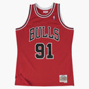 Mitchell & Ness Chicago Bulls Road 1997-98 Dennis Rodman Swingman Jersey Scarlet