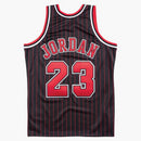 Mitchell & Ness Michael Jordan Chicago Bulls 1996-97 Alternate Authentic NBA Jersey Black/Red/White