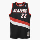 Mitchell & Ness NBA Kids Portland Trail Blazers Clyde Drexler 1991-92 Swingman Road Jersey Red