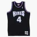 Mitchell & Ness Sacramento Kings Road 2000-01 Chris Webber Swingman Jersey Black