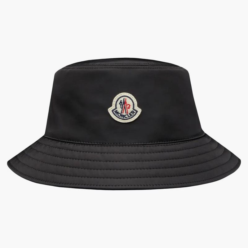 Moncler Logo Patch Rainwear Bucket har svart