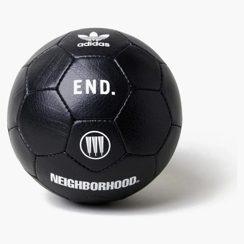 Quartiere x end x adidas casa da calcio di calcio nero
